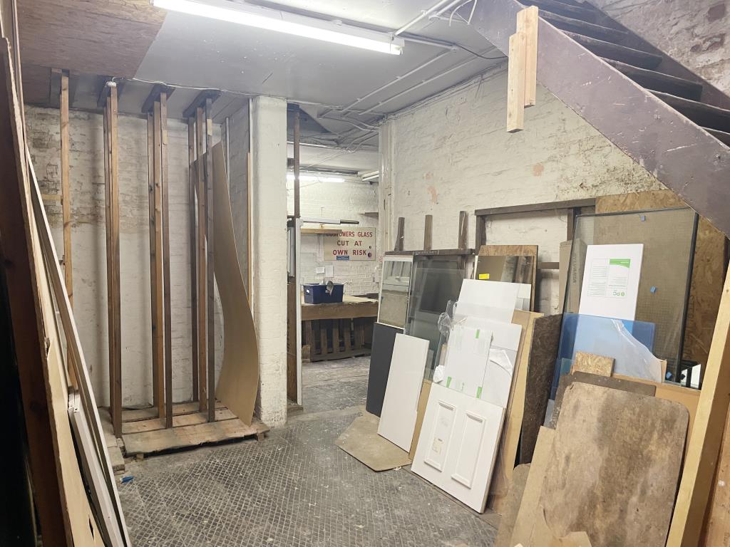 Lot: 129 - TOWN CENTRE WORKSHOP, OFFICE AND STORES WITH POTENTIAL -